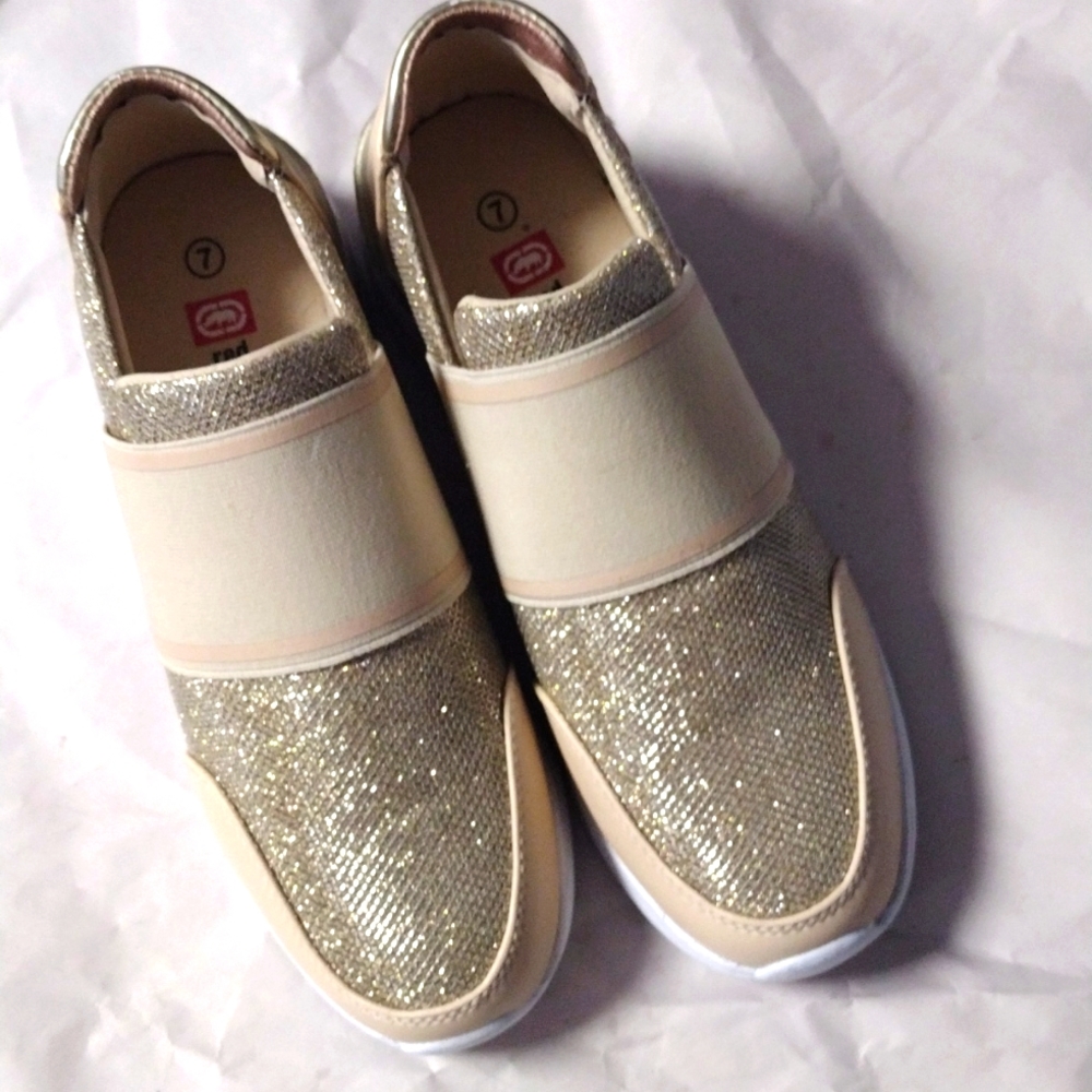 New Red Rhino Sz 7 gold and cream sneakers